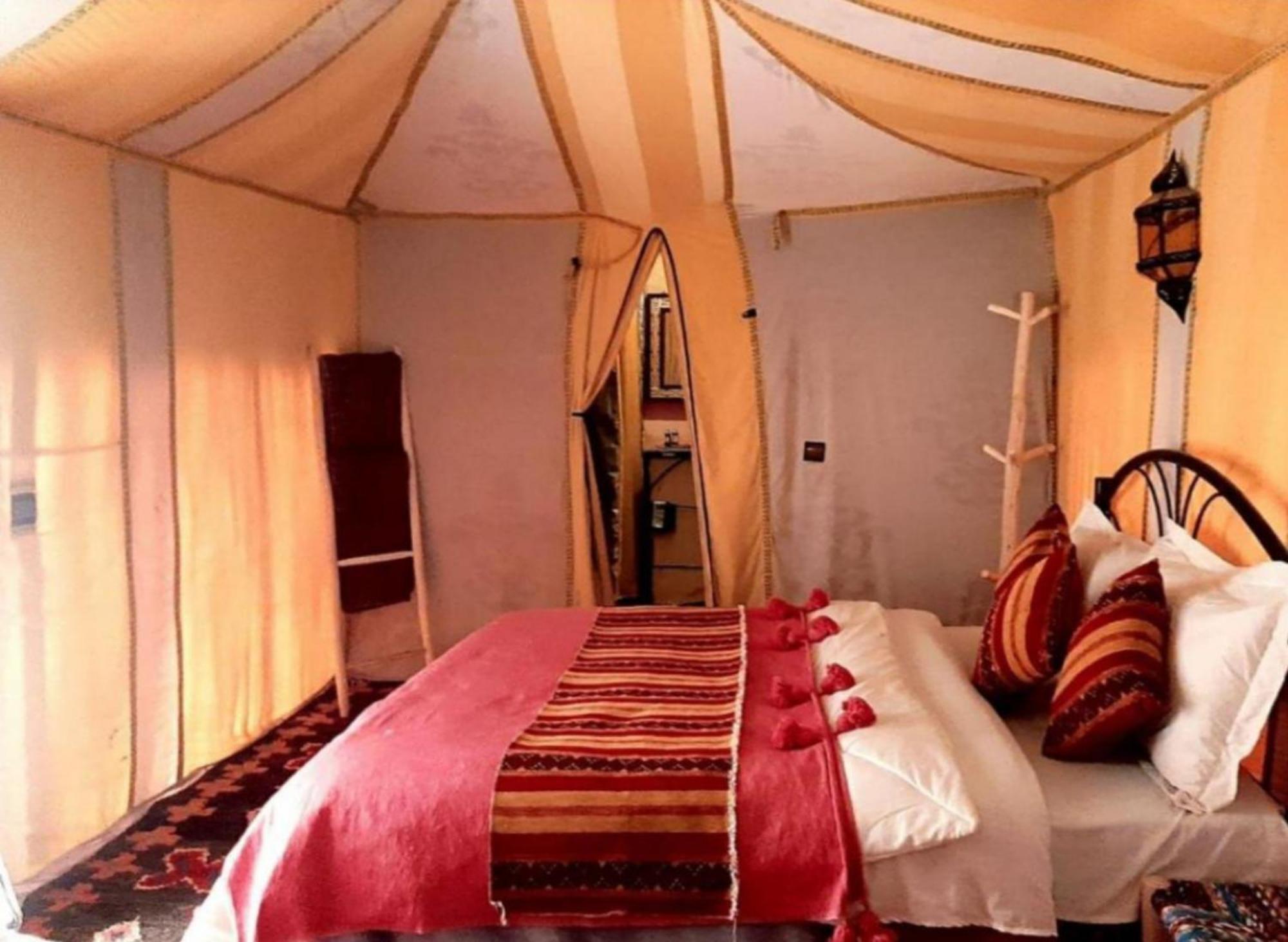 Luxury Bedouin Camp Bed & Breakfast Merzouga Bagian luar foto